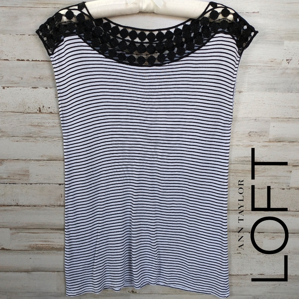 🖤Striped sleeveless blouse with lace by Ann Taylor LOFT